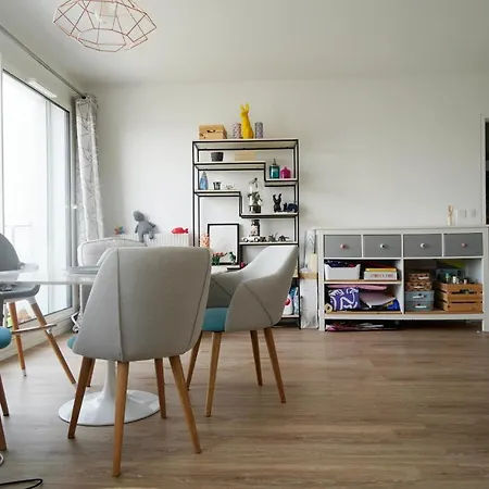 Lovely And Spacious Apt Near Buttes-chaumont Апартаменты *