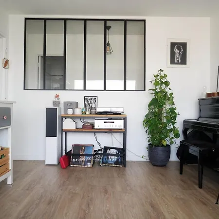 Lovely And Spacious Apt Near Buttes-chaumont Апартаменты Париж